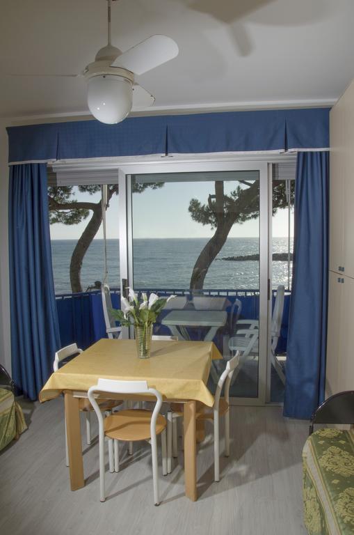 Residence Costa Templada Ventimiglia Habitación foto